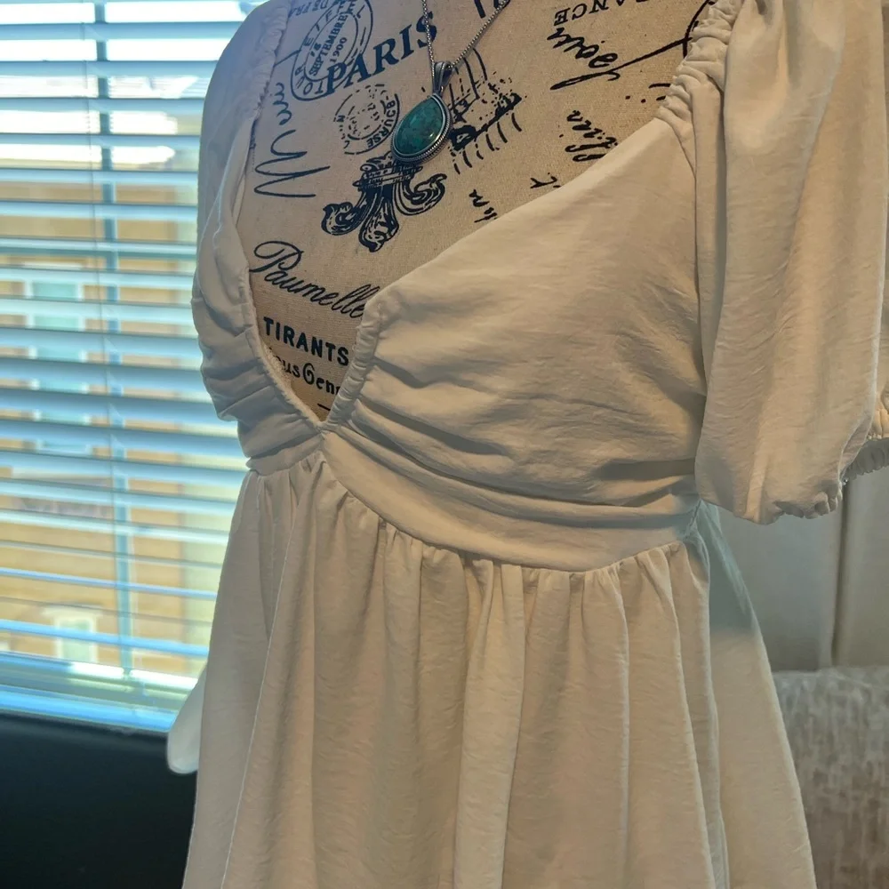 White blouse - Picture 3 of 6